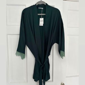 New with tags Simone Perele Satin Secrets Kimono - size large